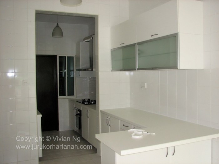 Build-in kitchen cabinet 