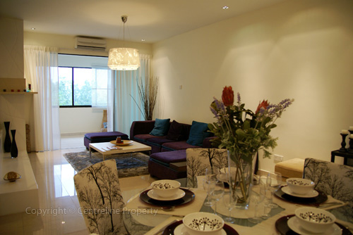 dining area to lanai area