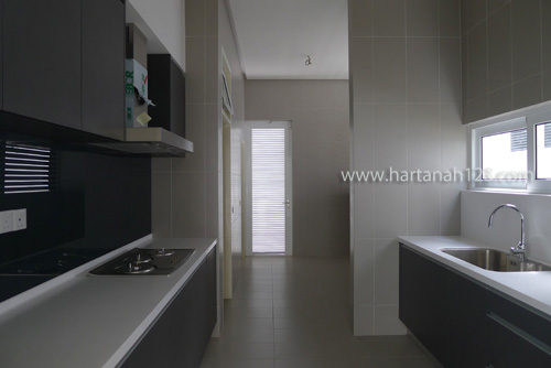 dry kitchen on 1st floor