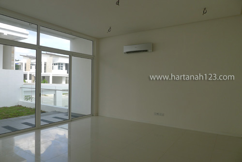 living area on 1st floor with garden view