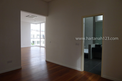 walk in wardrobe in master room 2nd floor